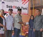 Edukasi Petani dan Berikan Beasiswa Kepada Anak -Anak