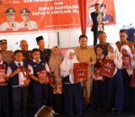 Tingkatkan Dunia Pendidikan, Bupati Askolani Resmikan Gedung SMP N 1 Banyuasin III Serta Penyerahan Buku Tulis Siswa 