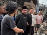 Peduli Korban Kebakaran 10 Ulu, Wakil Walikota Terpilih Prima Salam Berikan Bantuan 